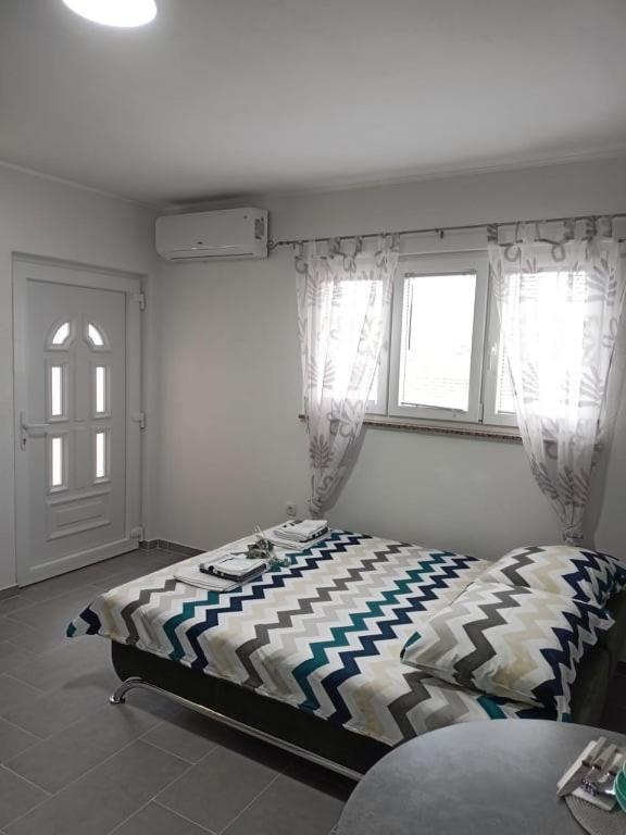 شقة Studio Apartman Maria Kaštela المظهر الخارجي الصورة